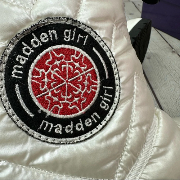 Madden Girl Icicle Women's Puffer Ankle Boots white sz 8.5 snow rain outdoor - Picture 6 of 7